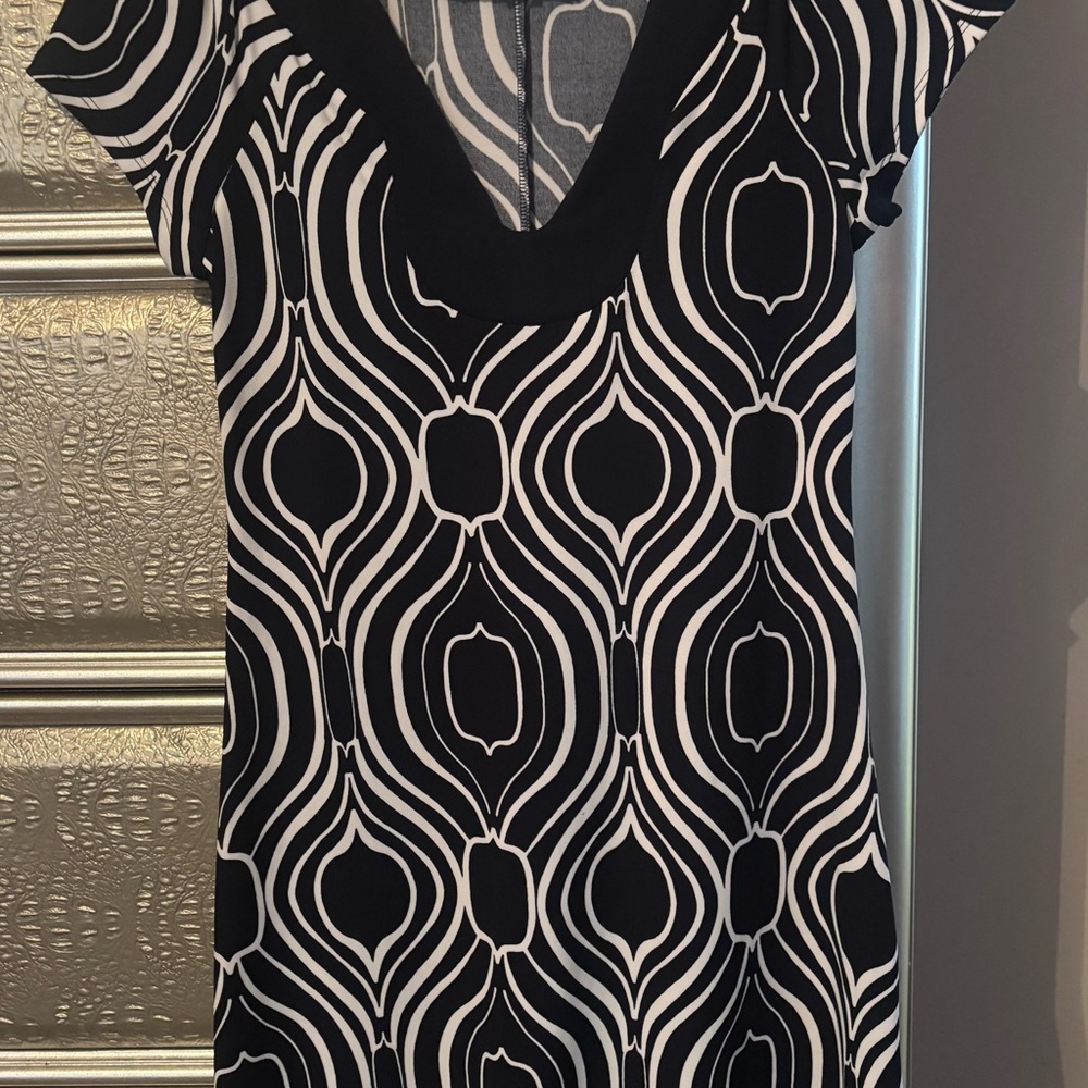 Sweet Storm White and Black Sheath Mini Dress with Flutter Sleeves for Night Out
